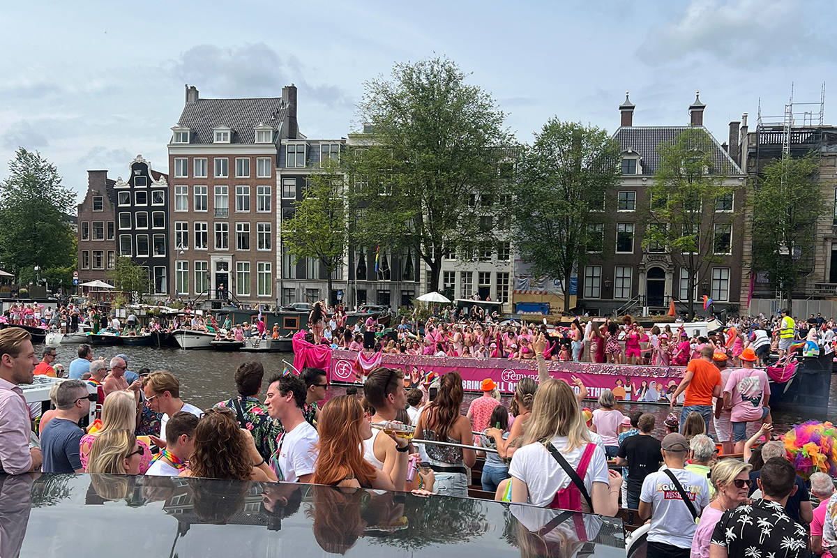 Bootplek aan de Amstel tijdens Pride Amsterdam 2025