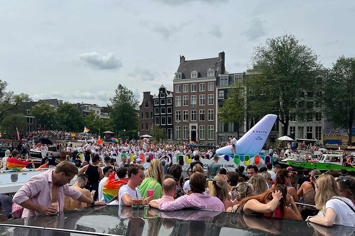 Bootplek aan de Amstel tijdens Pride Amsterdam 2025