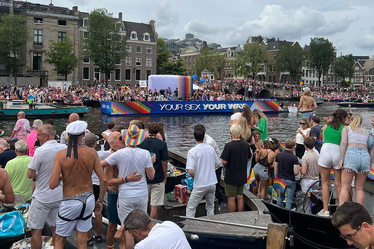 Bootplek aan de Amstel tijdens Pride Amsterdam 2025