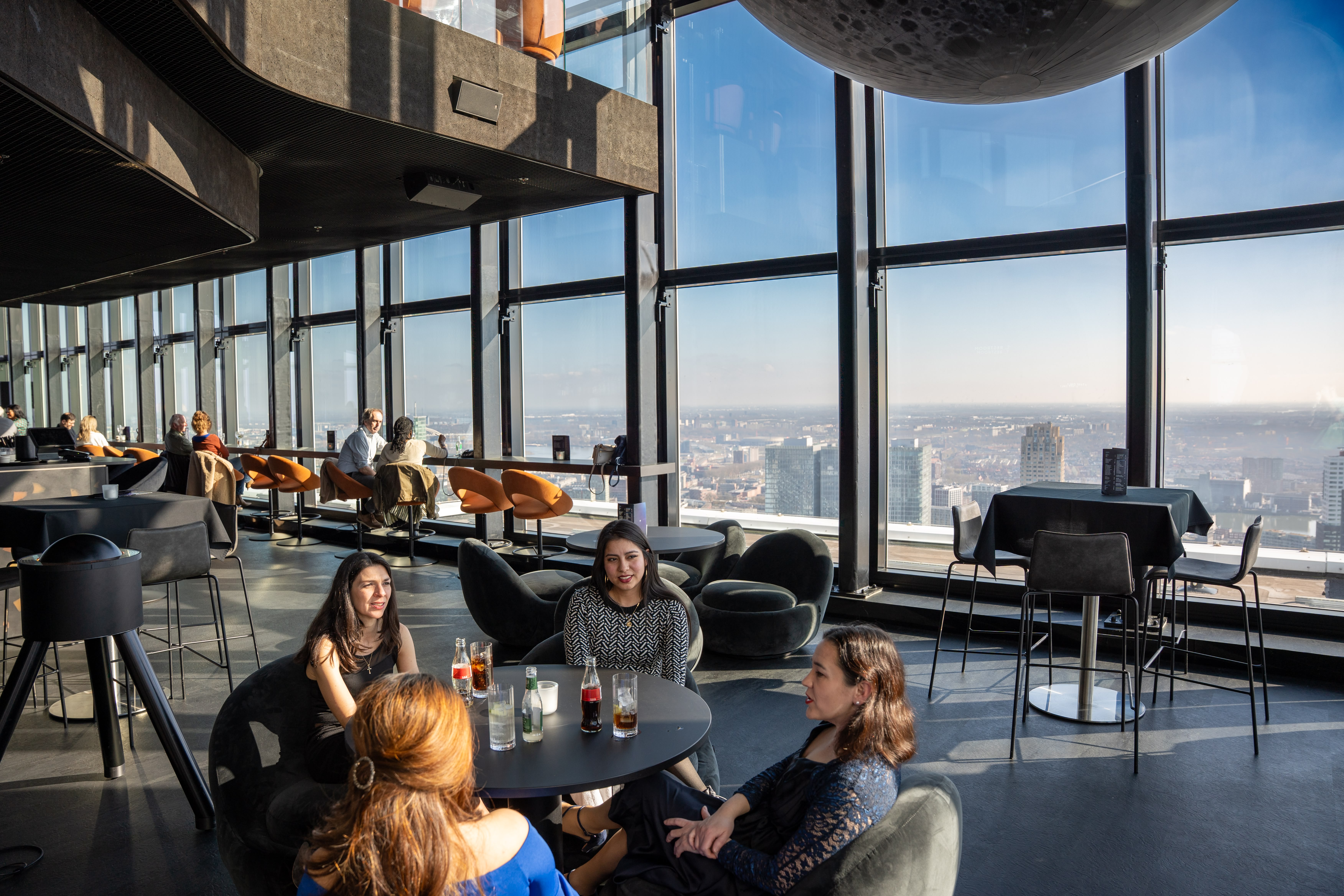 Borrelarrangement op grote hoogte bij CELEST