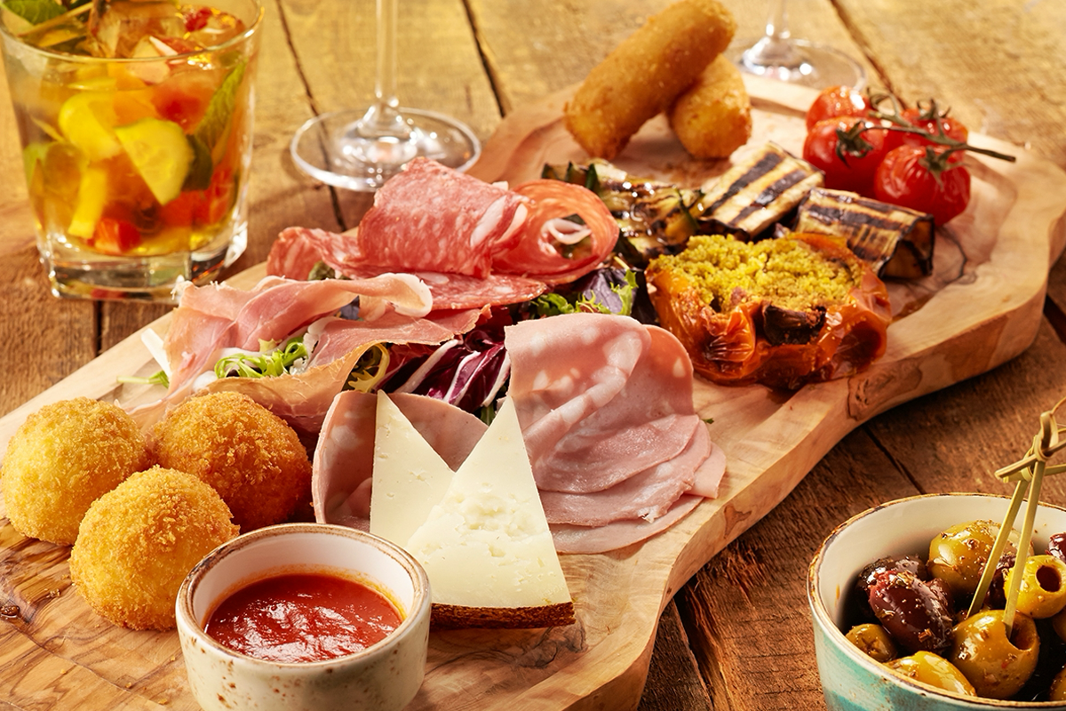 Luxe borrelplank + drankjes bij Grand Café 't Raadhuys