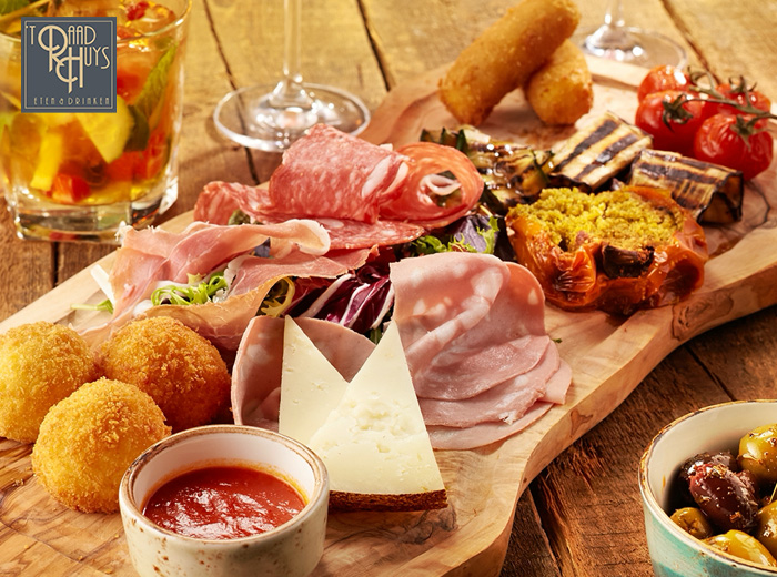 Luxe borrelplank + drankjes bij Grand Café 't Raadhuys