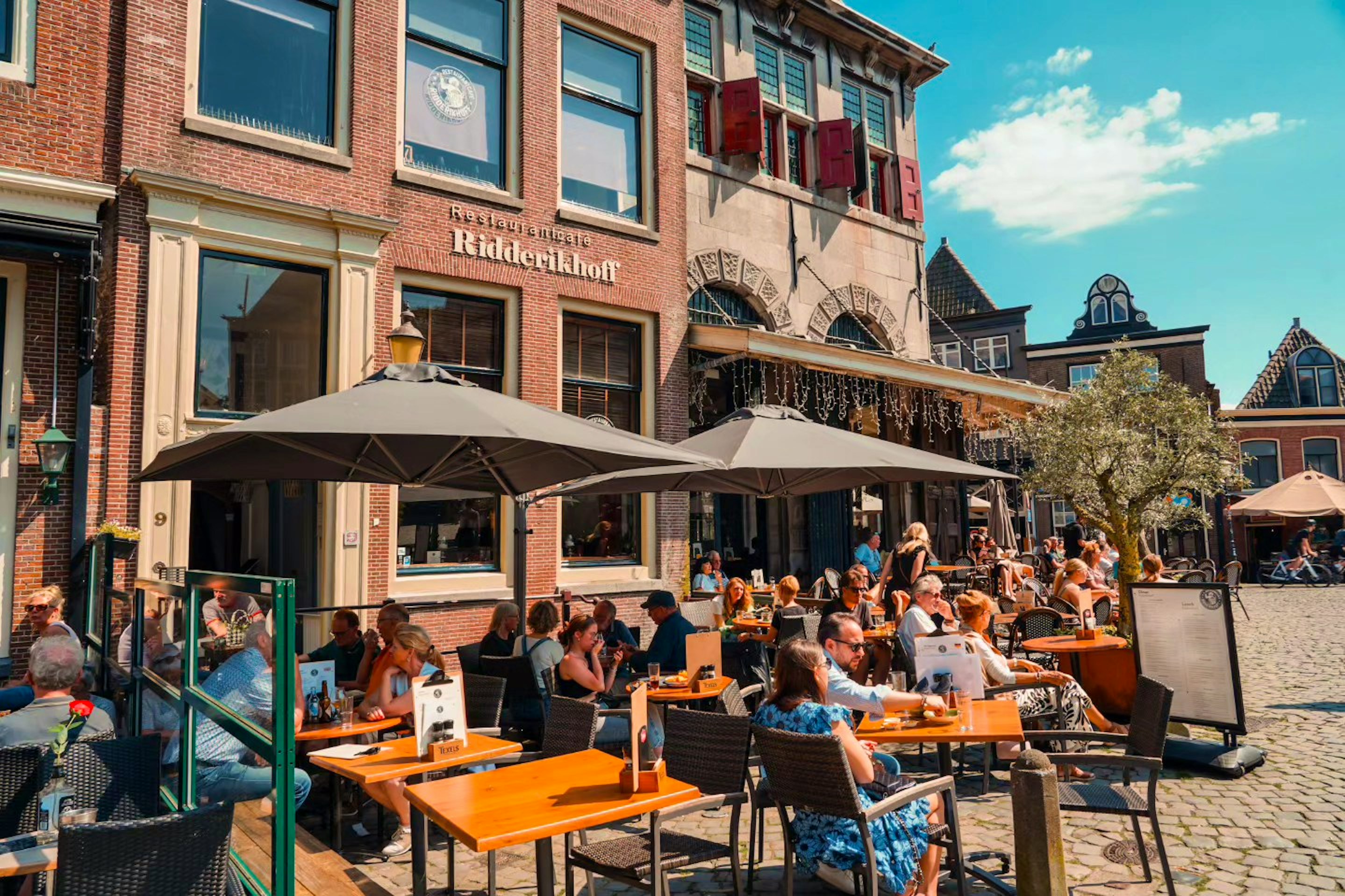 Koffie of thee + gebak naar keuze bij Ridderikhoff