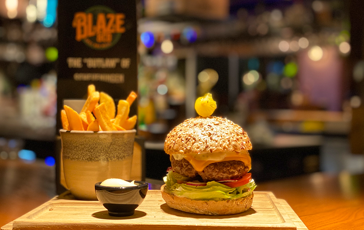 Geniet van een Burgermenu + Dessert bij Blaze&Co
