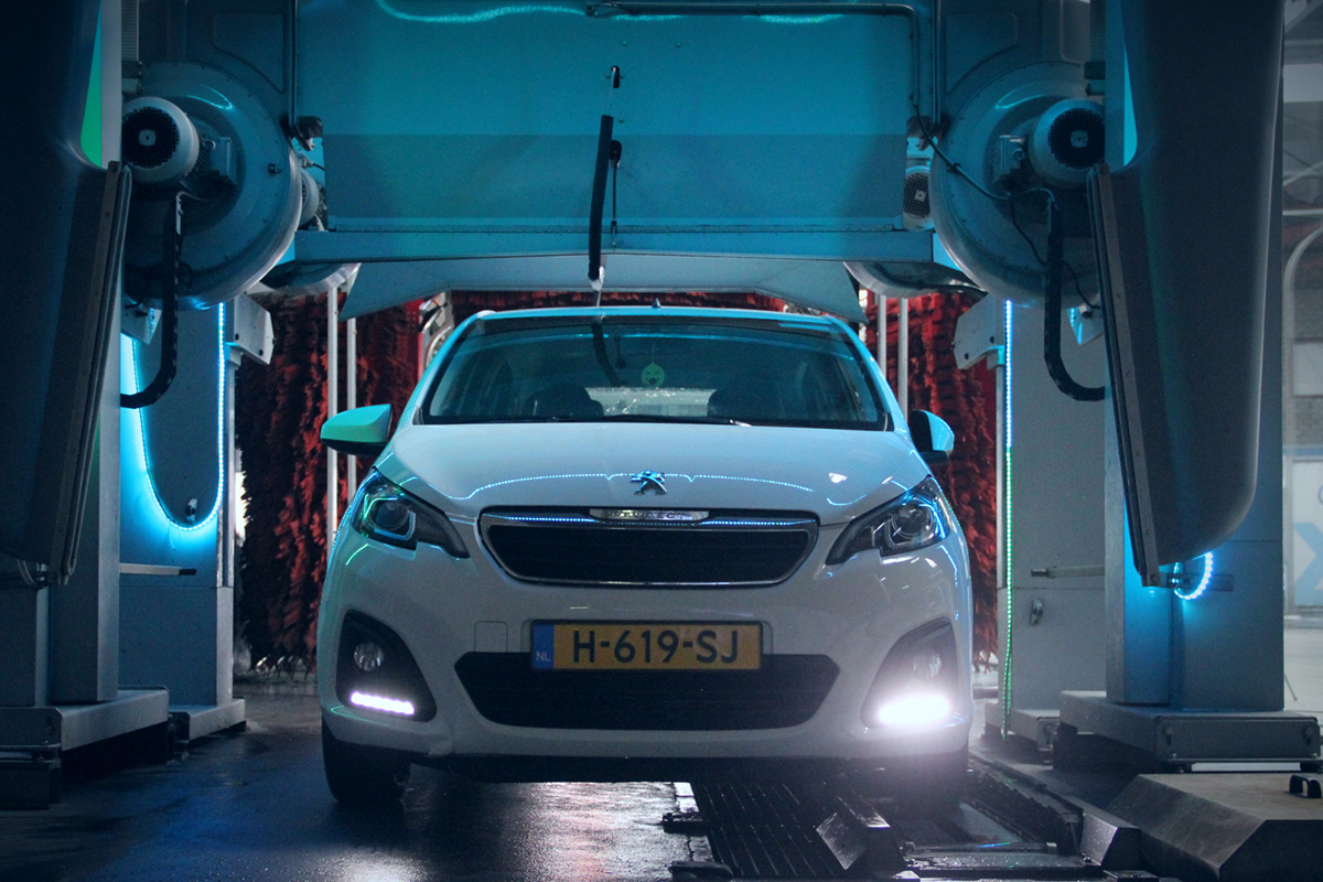 Wasbeurt bij Carwash Blijdorp 