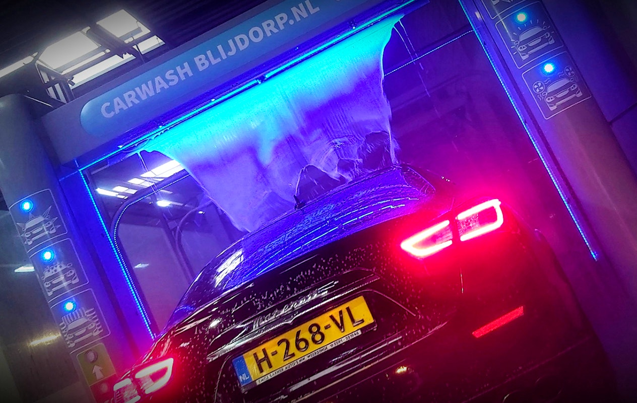 Wasbeurt bij Carwash Blijdorp