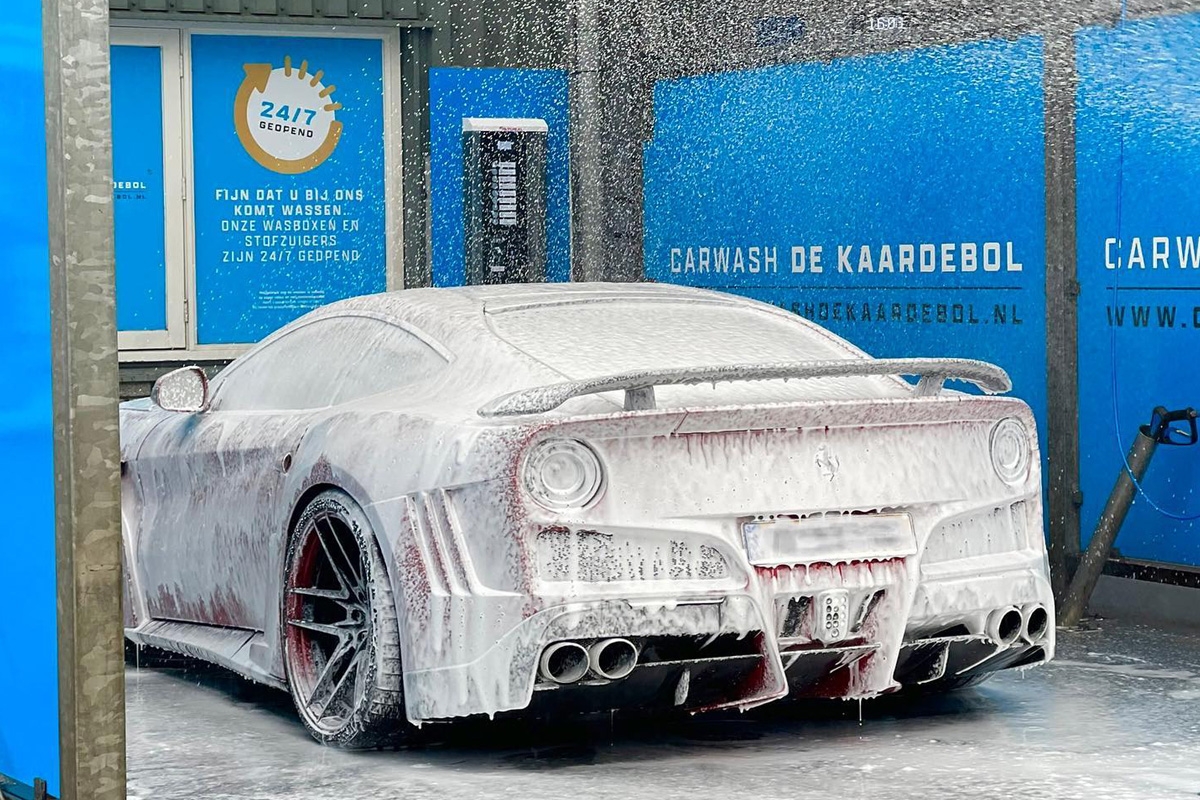 Wasbeurt bij Carwash de Kaardebol