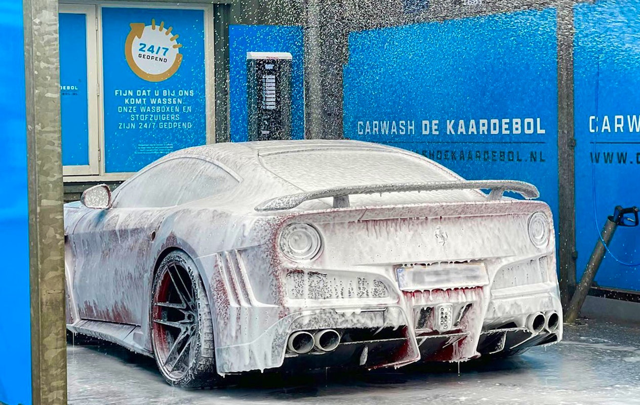 Wasbeurt bij Carwash de Kaardebol