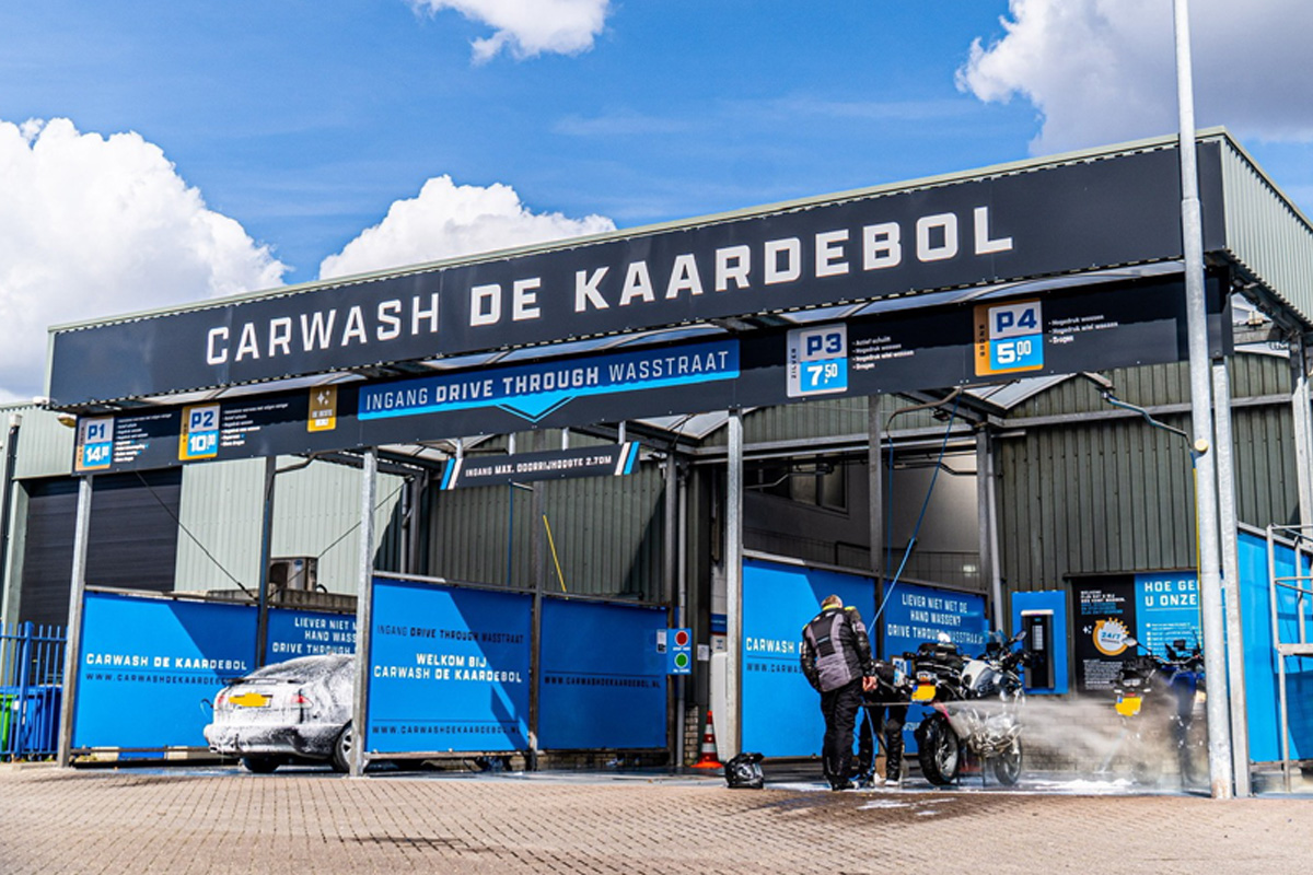 Wasbeurt bij Carwash de Kaardebol