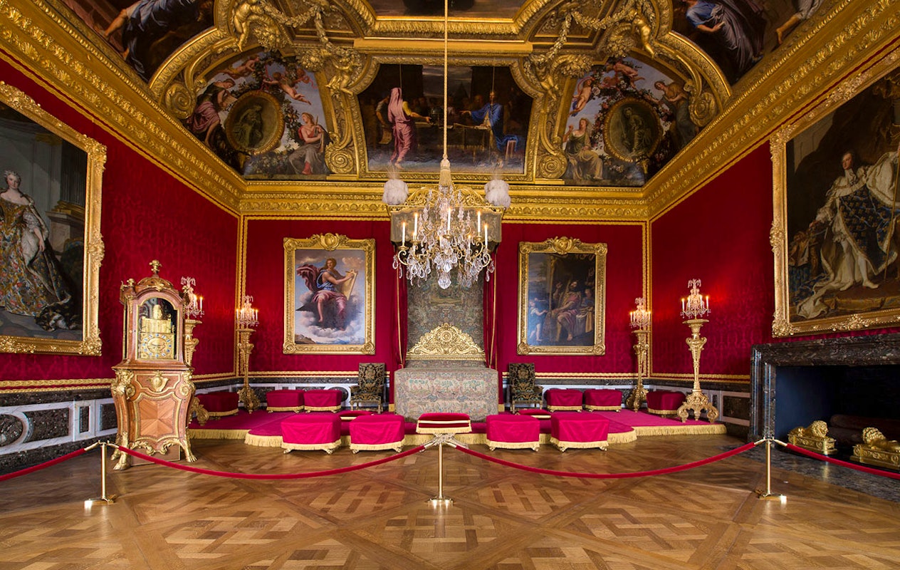 Bewonder 17e eeuwse kunst bij Château de Versailles nabij Parijs
