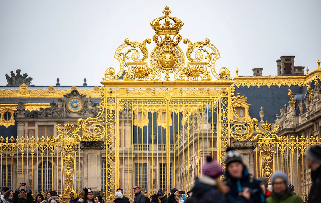 Bewonder 17e eeuwse kunst bij Château de Versailles nabij Parijs