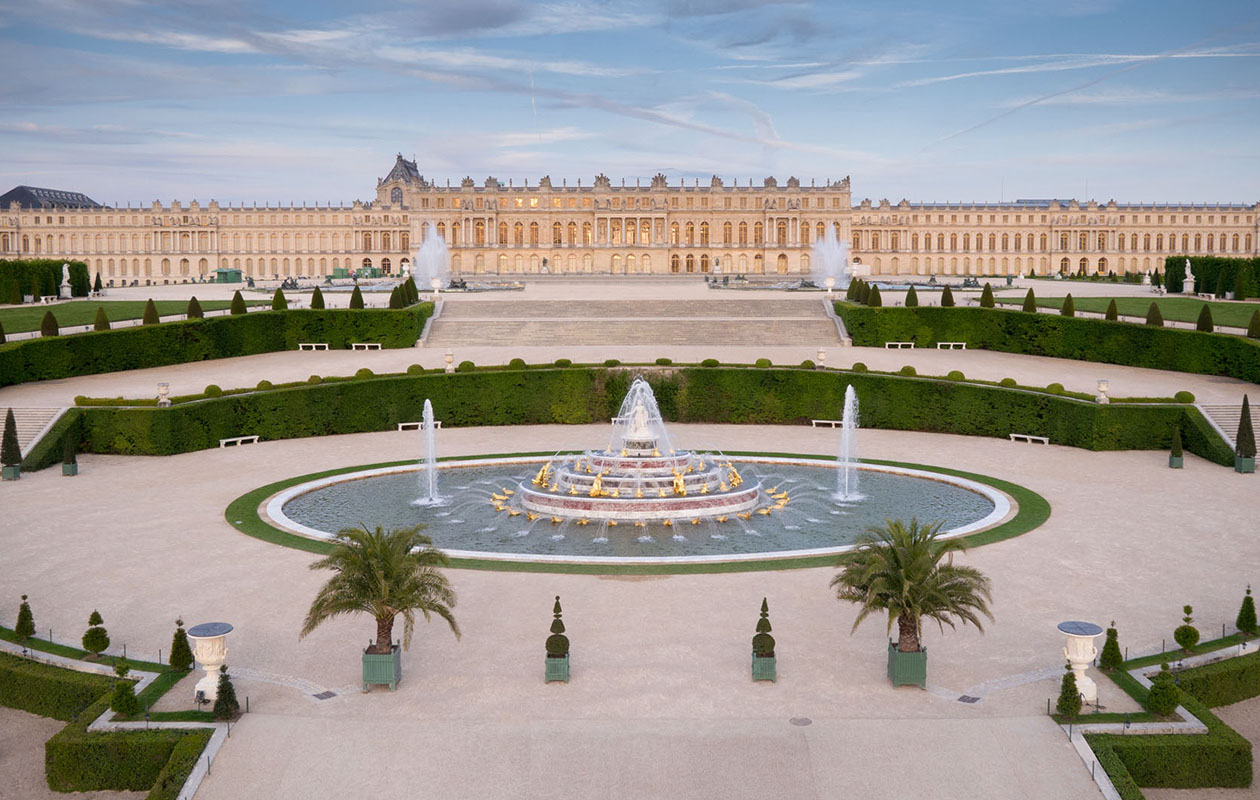 Bewonder 17e eeuwse kunst bij Château de Versailles nabij Parijs