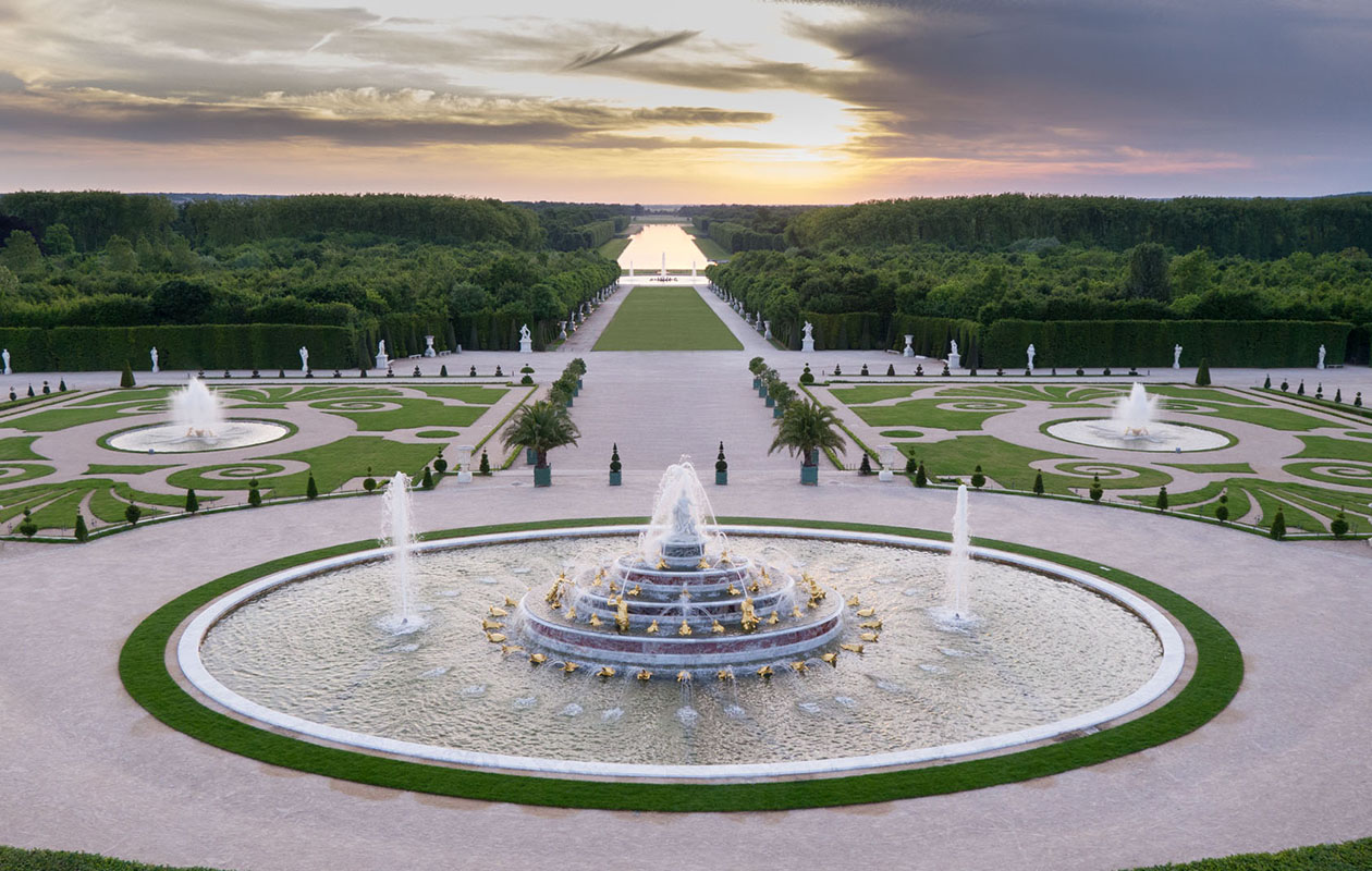 Bewonder 17e eeuwse kunst bij Château de Versailles nabij Parijs