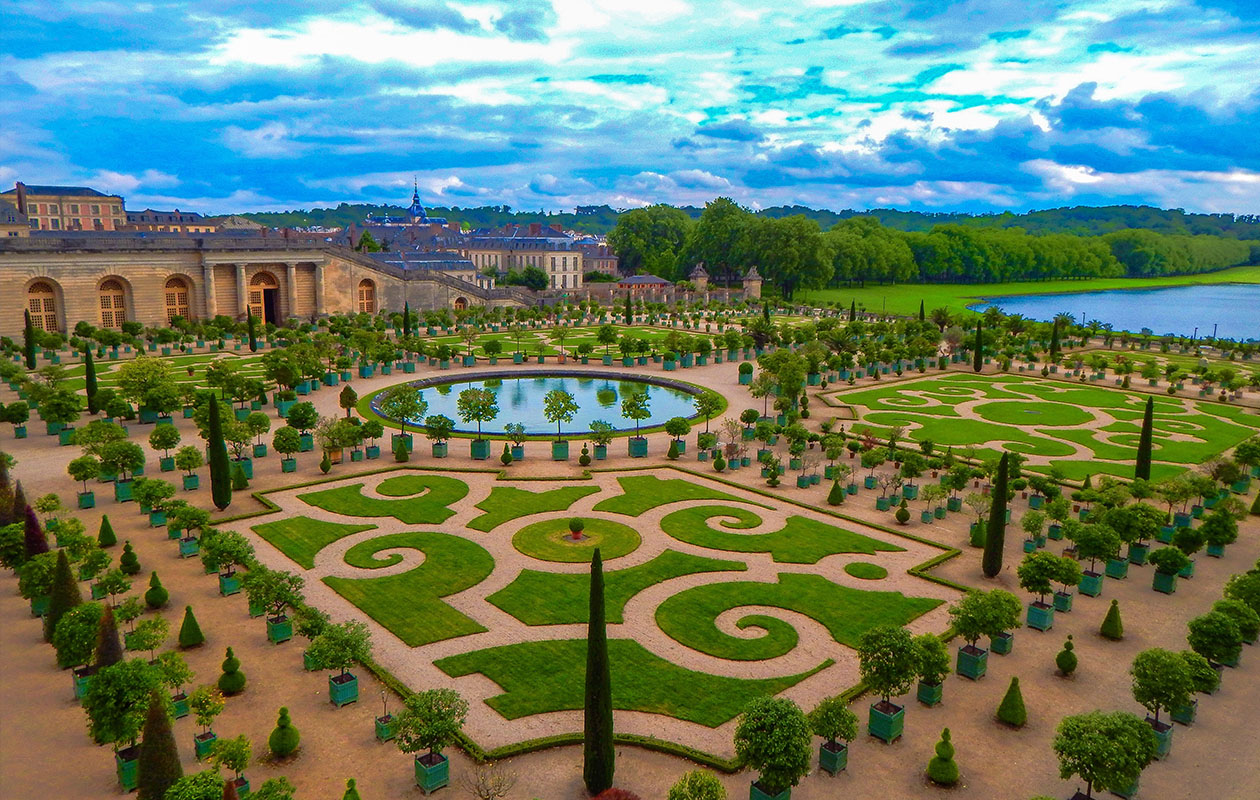 Bewonder 17e eeuwse kunst bij Château de Versailles nabij Parijs