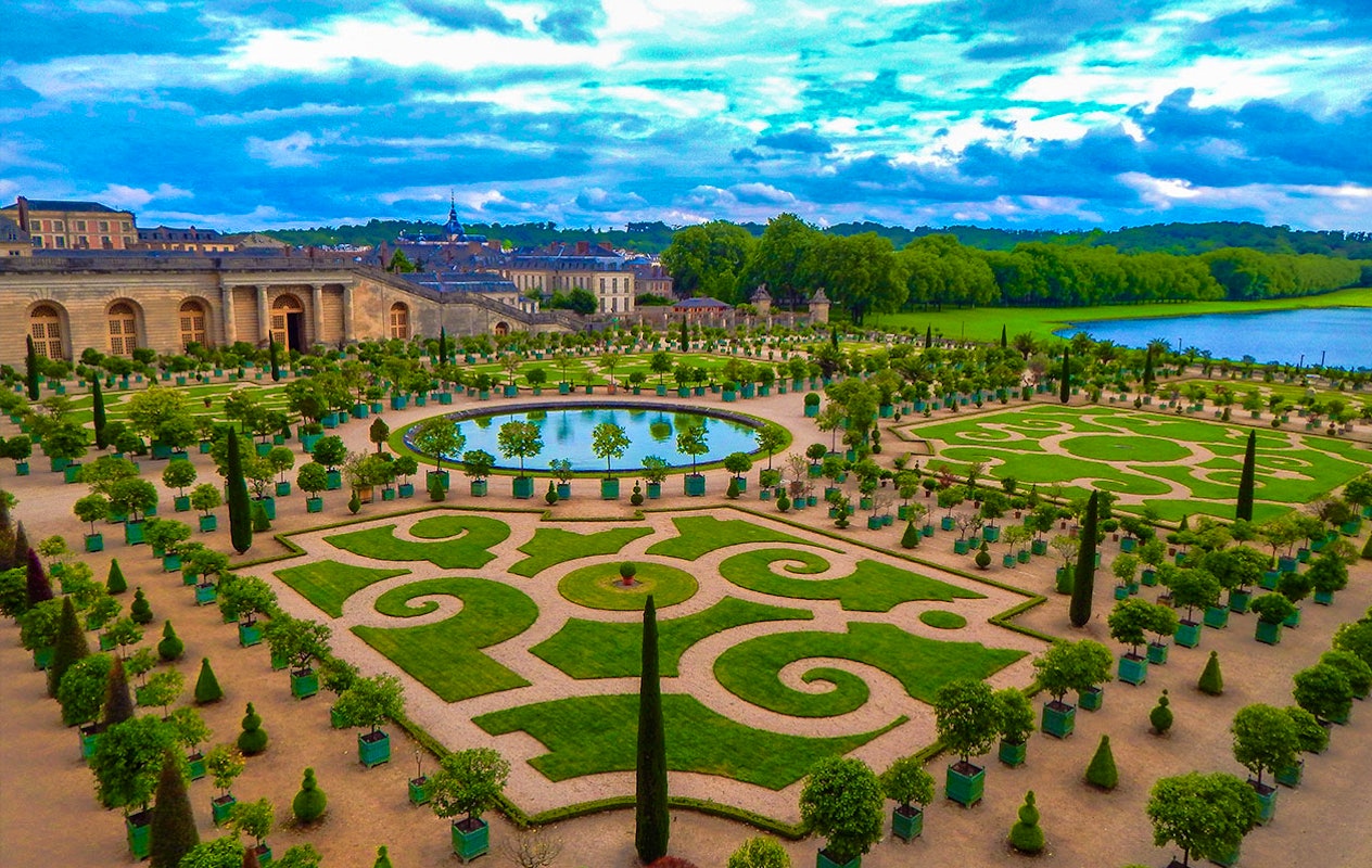 Bewonder 17e eeuwse kunst bij Château de Versailles nabij Parijs