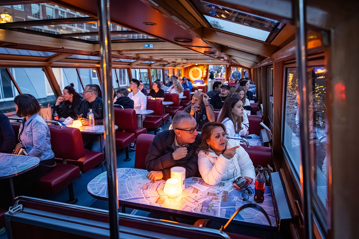 Christmas Cruise (90 min) + glühwein of chocolademelk + boterkoek