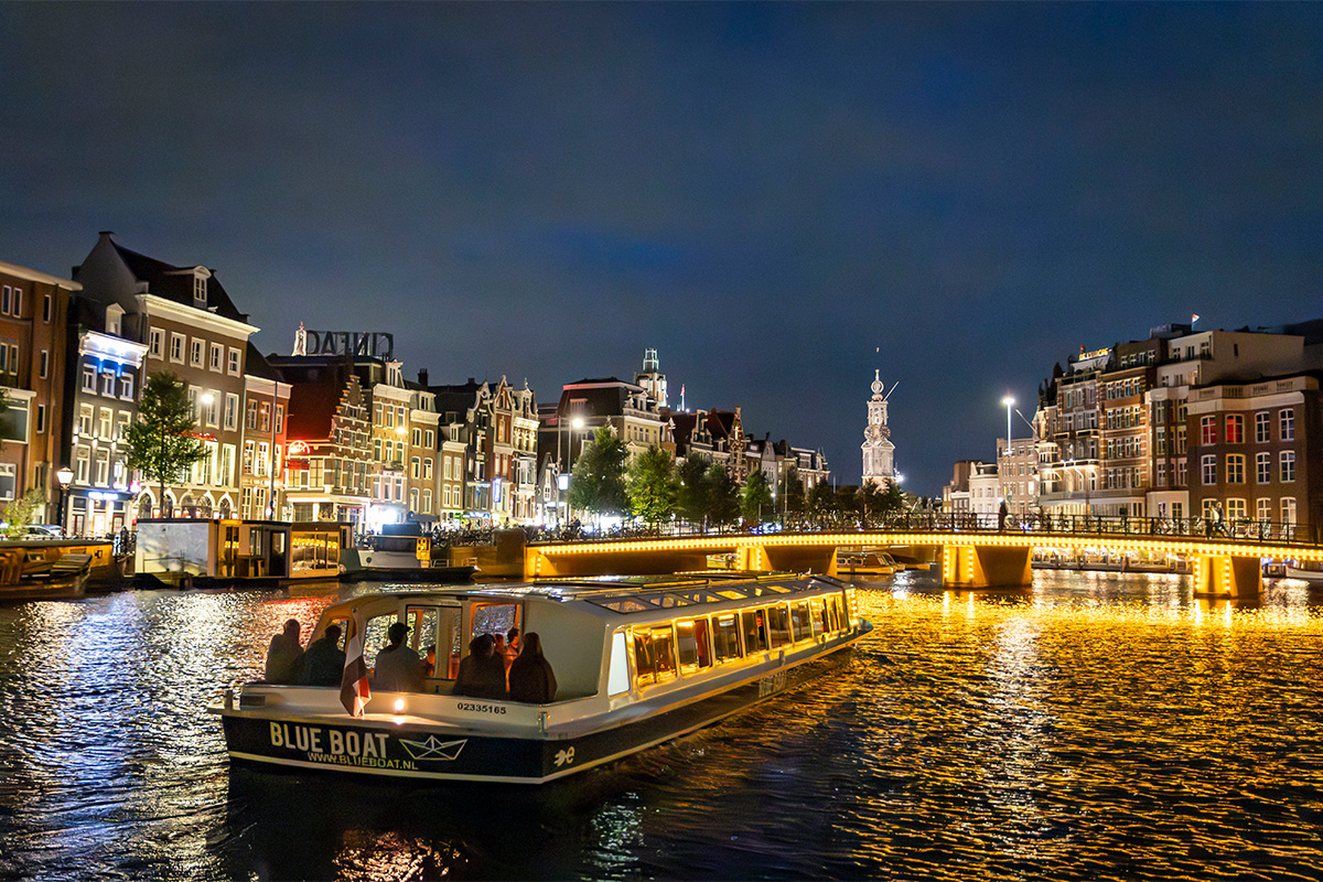 Christmas Cruise (90 min) + glühwein of chocolademelk + boterkoek