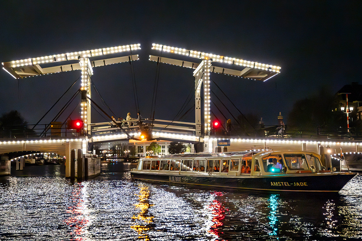 Christmas Cruise (90 min) + glühwein of chocolademelk + boterkoek
