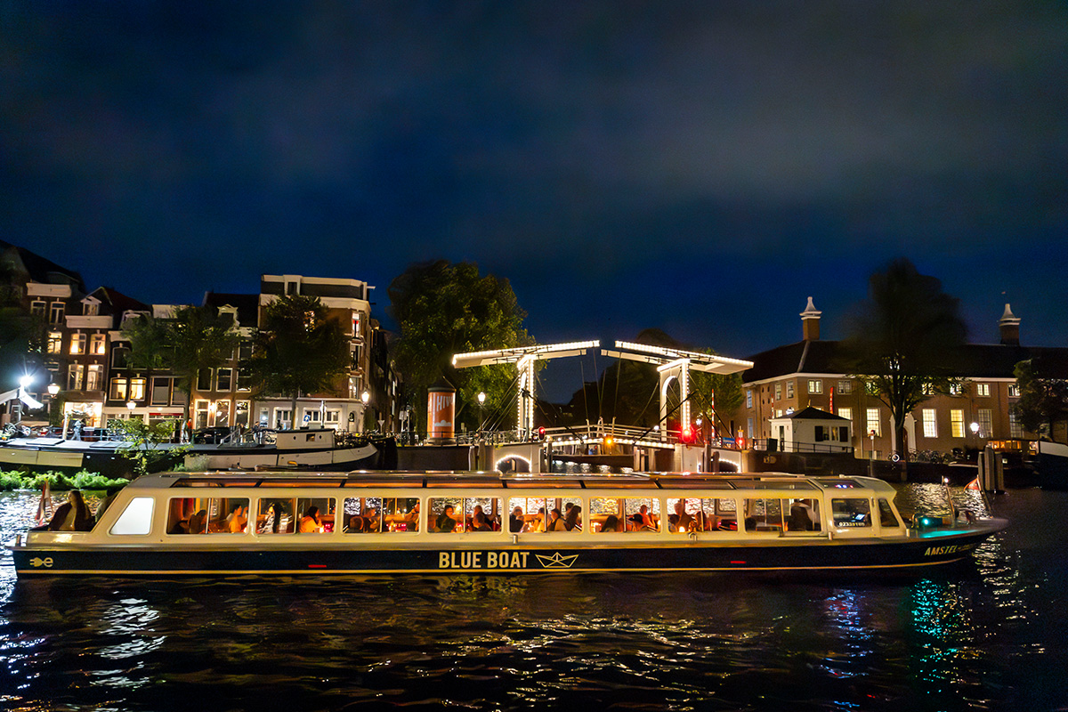 Christmas Cruise (90 min) + glühwein of chocolademelk + boterkoek