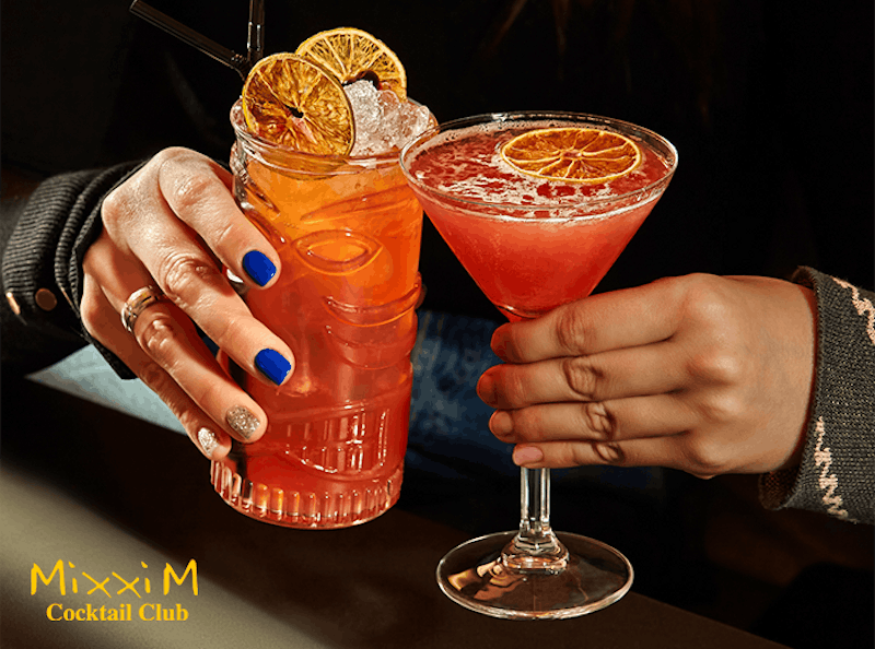 Cocktail of Gin Tonic + bites bij MixxiM