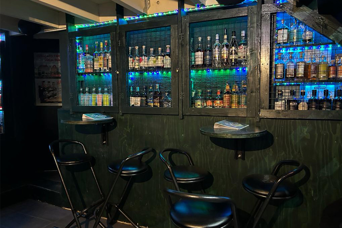 Cocktail of Gin Tonic + bites bij MixxiM