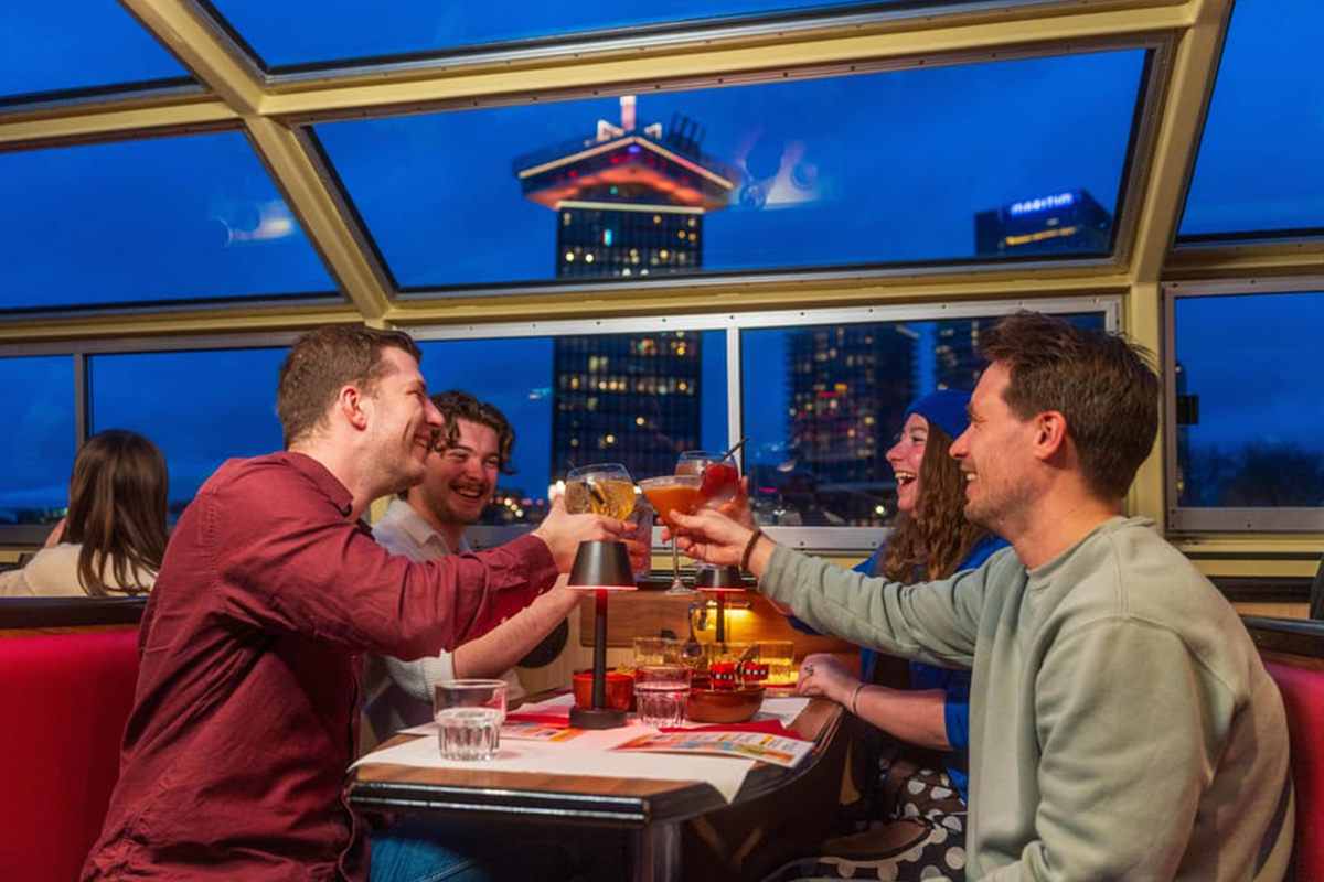 Cocktailcruise door de Amsterdamse grachten (75 min)