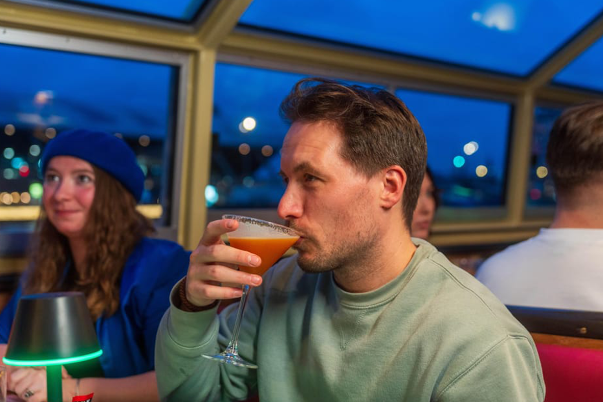 Cocktailcruise door de Amsterdamse grachten (75 min)