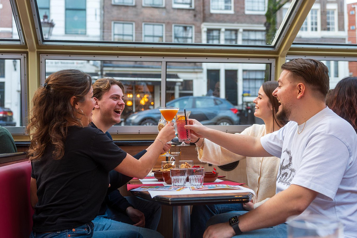 Cocktailcruise door de Amsterdamse grachten (75 min)