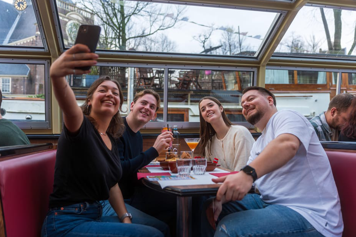 Cocktailcruise door de Amsterdamse grachten (75 min)