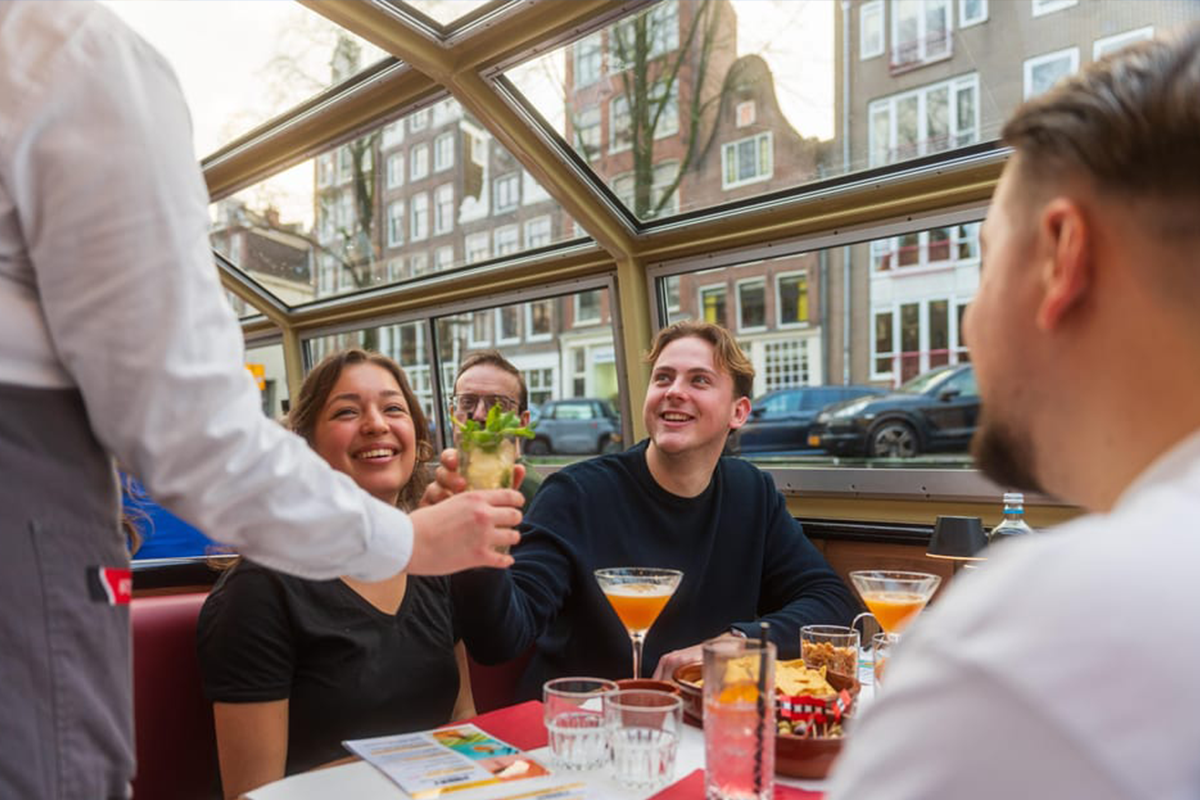 Cocktailcruise door de Amsterdamse grachten (75 min)