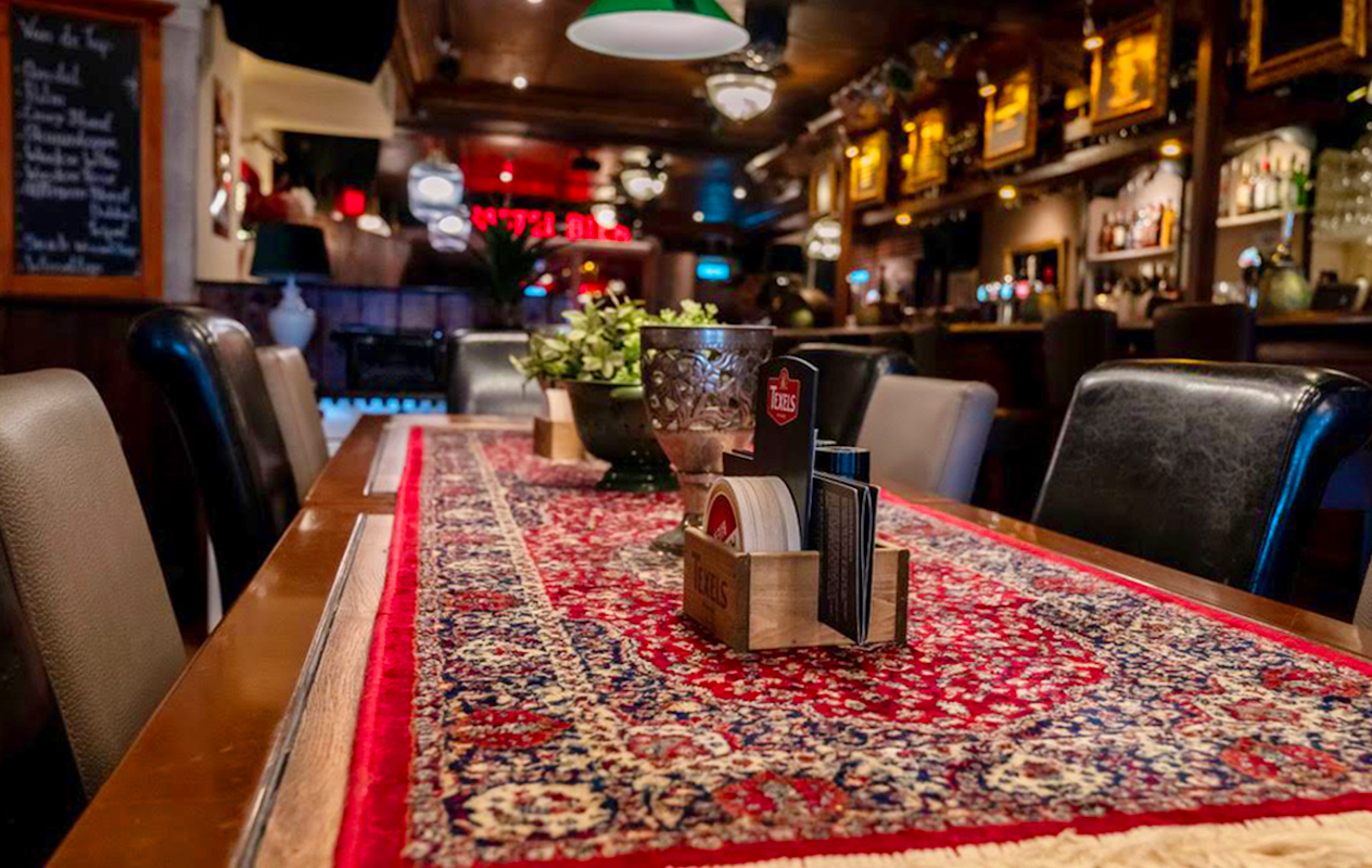 2 cocktails + bittergarnituur of el rancho bij Café Aad de Wolf