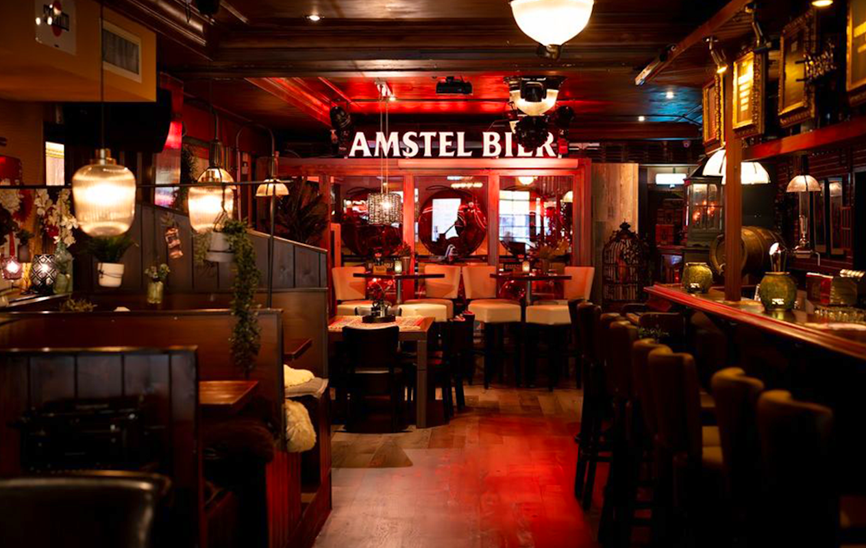 2 cocktails + bittergarnituur of el rancho bij Café Aad de Wolf