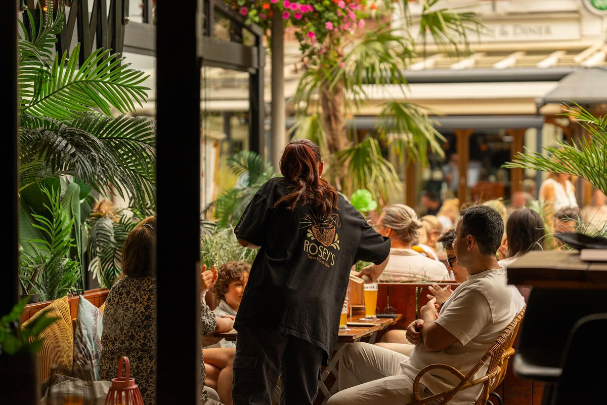 2 cocktails naar keuze + tortilla met dip bij ROSEY'S