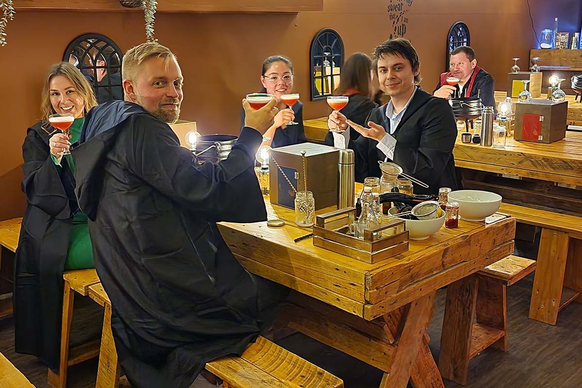 Wizzarding Cocktailworkshop bij Elixer Room in Den Haag