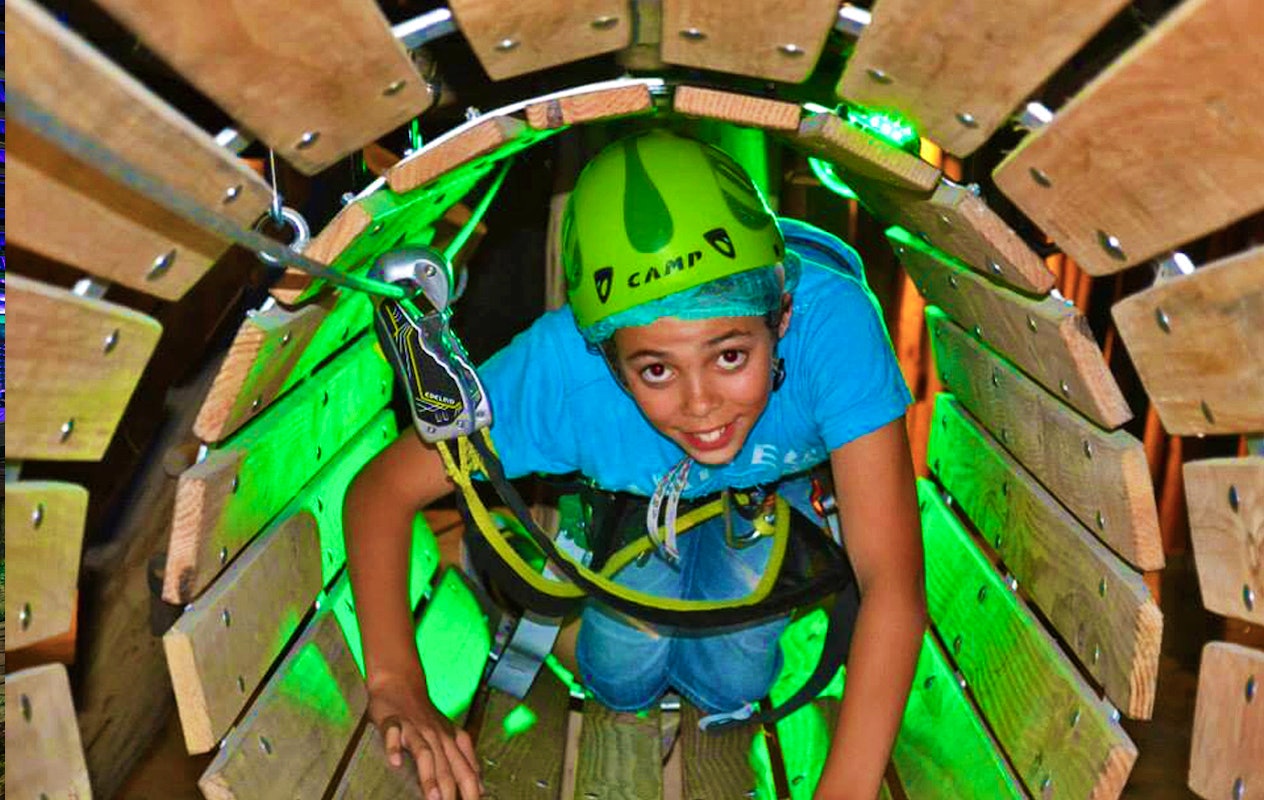 1,5 uur klimmen in het Coronel Adventure Indoor Klimbos