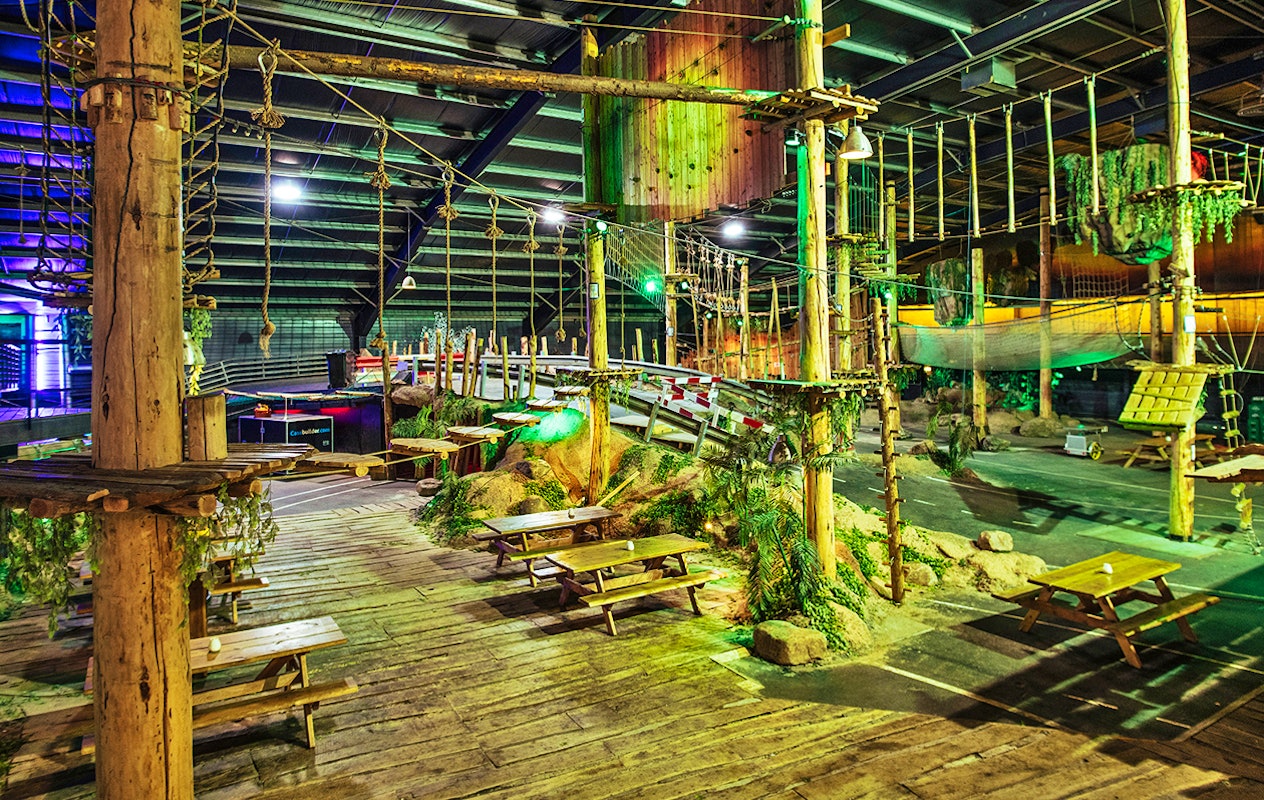 1,5 uur klimmen in het Coronel Adventure Indoor Klimbos