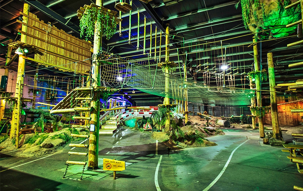 1,5 uur klimmen in het Coronel Adventure Indoor Klimbos