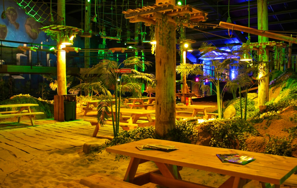 1,5 uur klimmen in het Coronel Adventure Indoor Klimbos