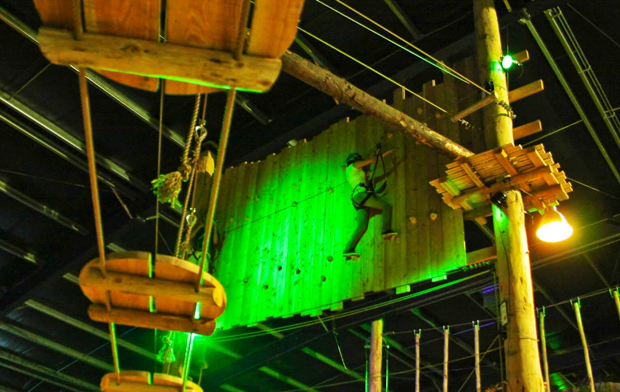 1,5 uur klimmen in het Coronel Adventure Indoor Klimbos