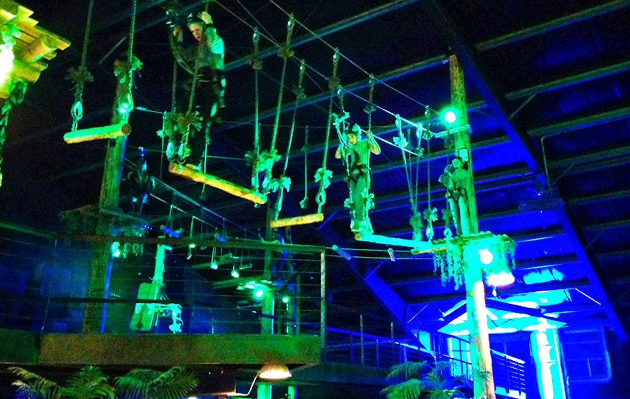 1,5 uur klimmen in het Coronel Adventure Indoor Klimbos