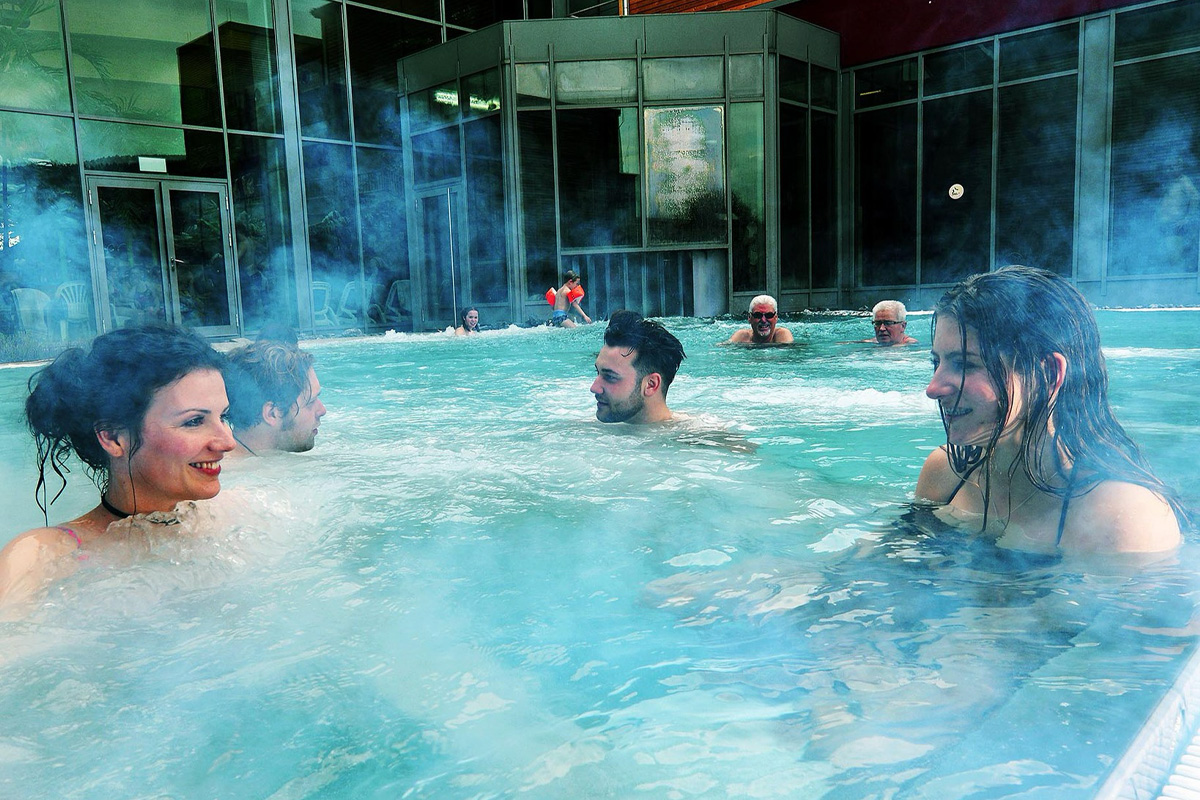 Dagentree water- en glijbanenpark + sauna bij AquaMagis