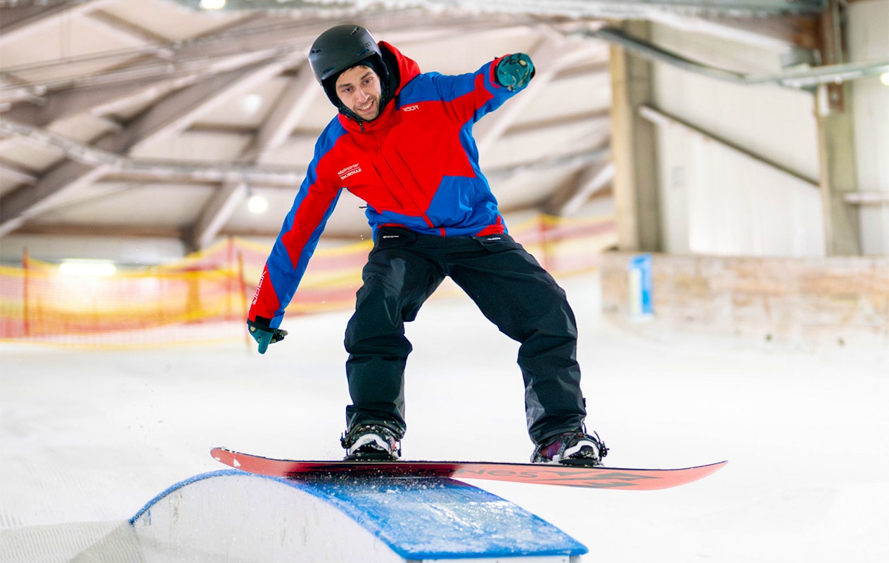 Hele dag skiën of snowboarden bij Alpincenter + onbeperkt buffet + drankjes