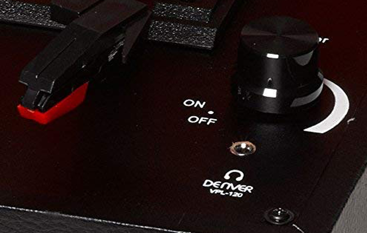 Speel je LP's af in de draagbare retro Denver VPL-120 Platenspeler