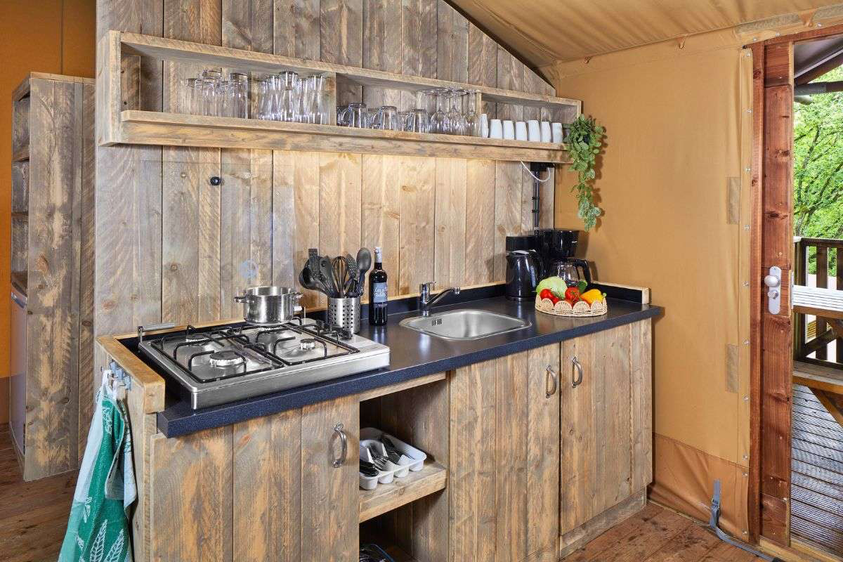 Verblijf in een 6- of 8-persoons Luxe Lodgetent op Duinrell