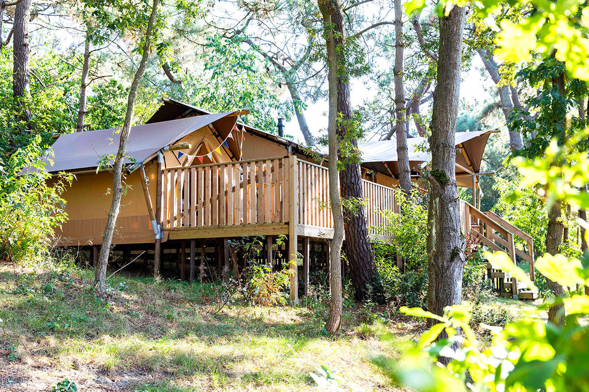 Verblijf in een 6- of 8-persoons Luxe Lodgetent op Duinrell