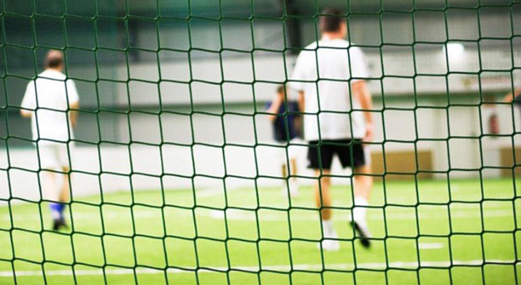 Speel met je vrienden een fanatiek potje voetbal bij Breda Indoor Soccer