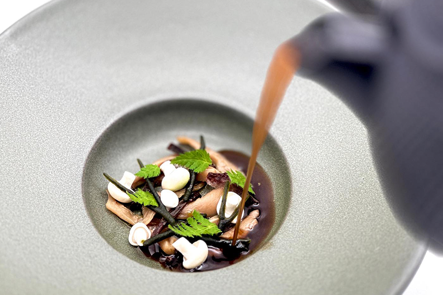 6-gangendiner + amuse en een glas cava bij Maan Restaurant