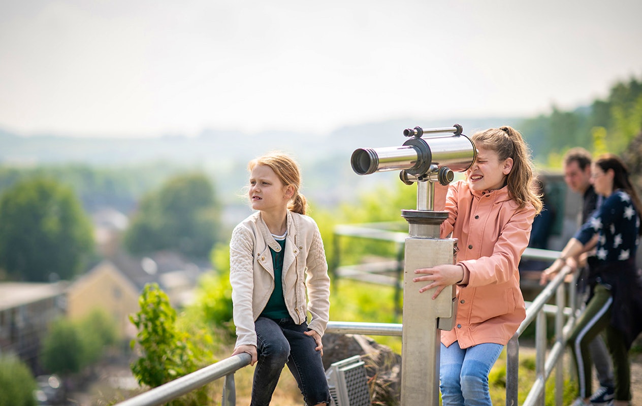 Entrée Ruines du Château + Marché de Noël Grotte de Velours