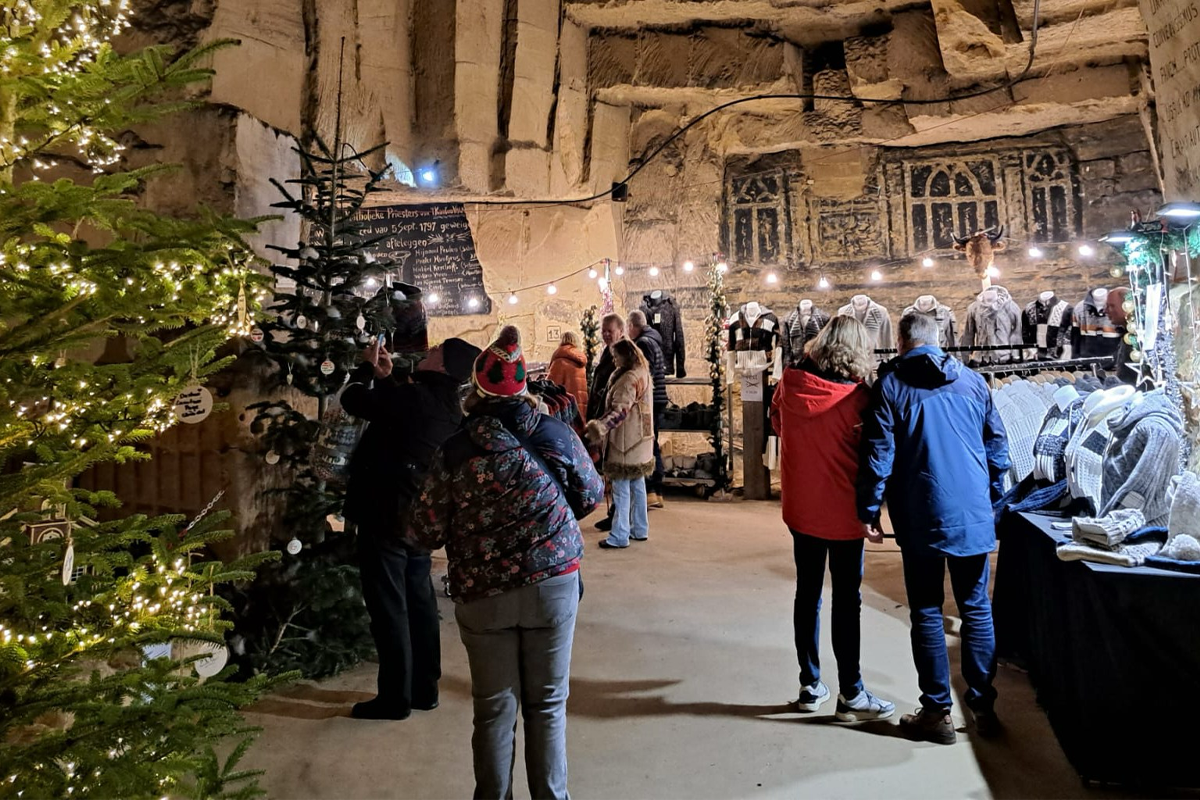 Entree Kasteelruïne + Kerstmarkt Fluweelengrot