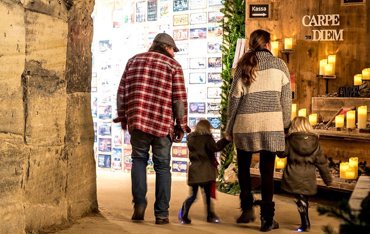 Entrée Ruines du Château + Marché de Noël Grotte de Velours